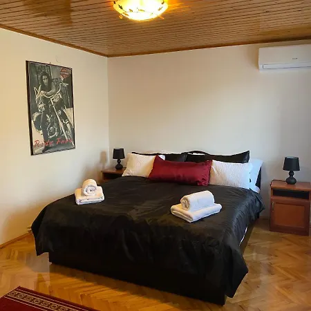 - Peter Apartment Balatonfured